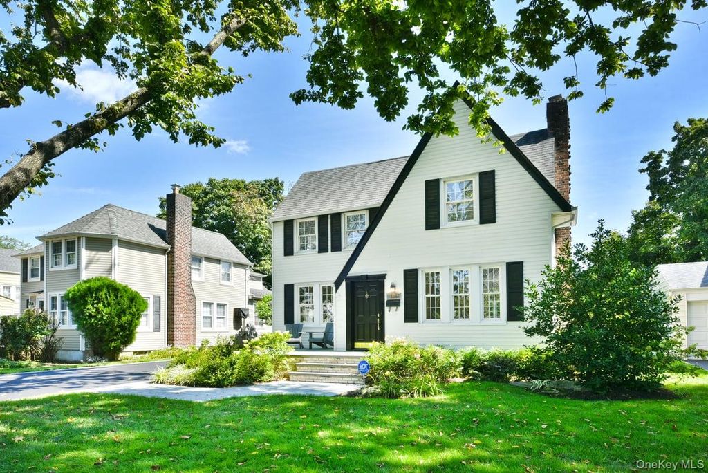 162 Elton Road, Stewart Manor, NY 11530 — photo 2