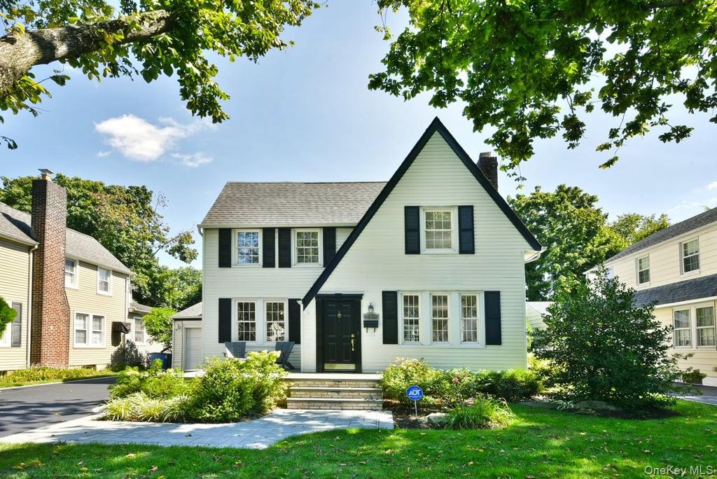 162 Elton Road, Stewart Manor, NY 11530 — photo 4