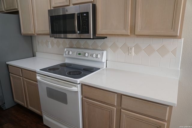 7203 snowden, San Antonio, TX 78240