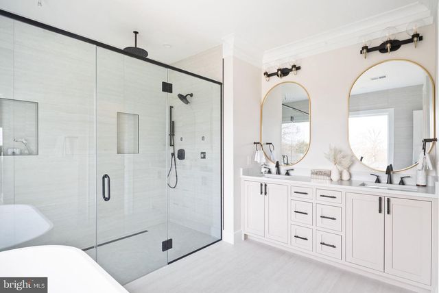 5203 SANGAMORE RD, Bethesda, MD 20816