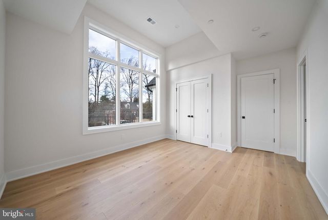 5203 SANGAMORE RD, Bethesda, MD 20816