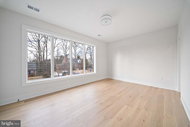 5203 SANGAMORE RD, Bethesda, MD 20816