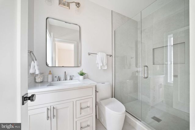 5203 SANGAMORE RD, Bethesda, MD 20816