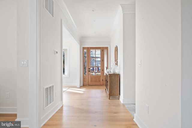 5203 SANGAMORE RD, Bethesda, MD 20816