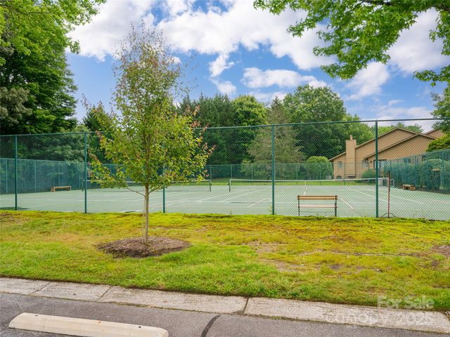 502 Spanish Oak Lane, Hendersonville, NC 28791