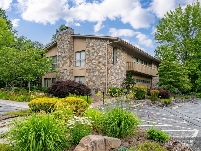 502 Spanish Oak Lane, Hendersonville, NC 28791