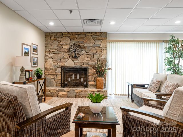 502 Spanish Oak Lane, Hendersonville, NC 28791