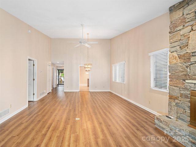 502 Spanish Oak Lane, Hendersonville, NC 28791