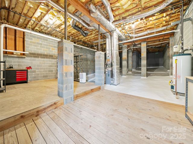 502 Spanish Oak Lane, Hendersonville, NC 28791