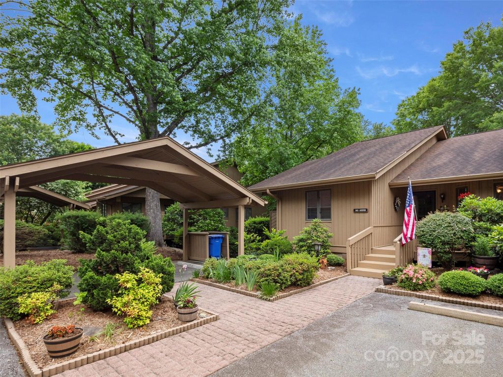 502 Spanish Oak Lane, Hendersonville, NC 28791