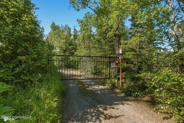 9400 Midden Way, Anchorage, AK 99507
