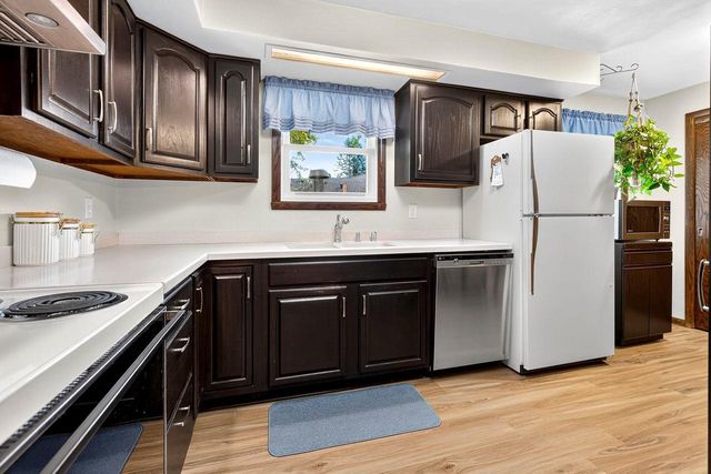 1332 LIBERTY COURT, Neenah, WI 54956