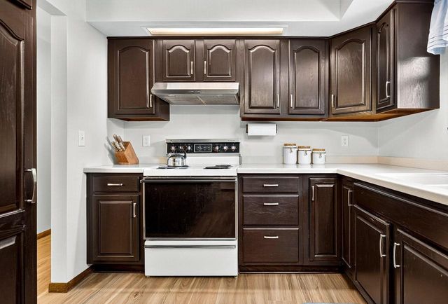 1332 LIBERTY COURT, Neenah, WI 54956