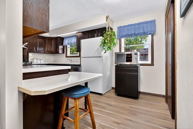 1332 LIBERTY COURT, Neenah, WI 54956