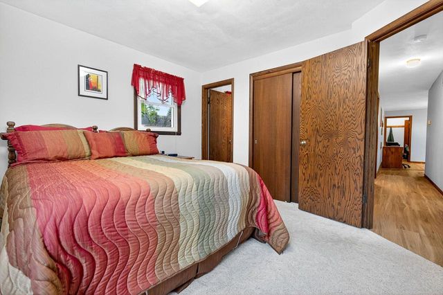 1332 LIBERTY COURT, Neenah, WI 54956