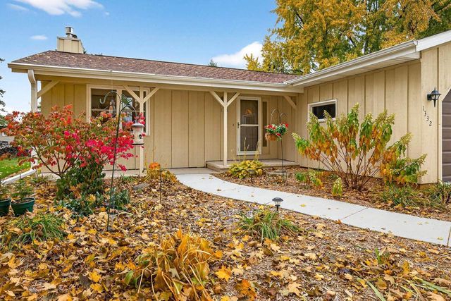 1332 LIBERTY COURT, Neenah, WI 54956