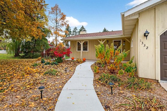 1332 LIBERTY COURT, Neenah, WI 54956