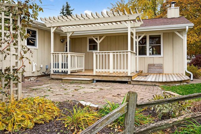 1332 LIBERTY COURT, Neenah, WI 54956