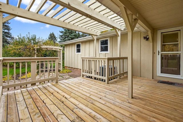 1332 LIBERTY COURT, Neenah, WI 54956