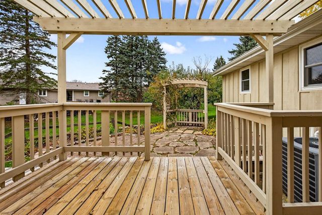 1332 LIBERTY COURT, Neenah, WI 54956