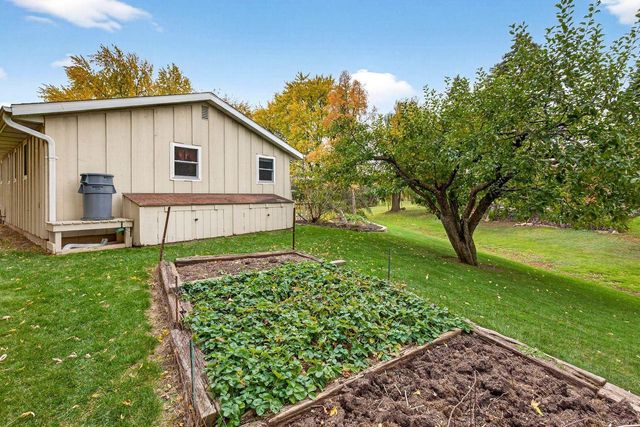 1332 LIBERTY COURT, Neenah, WI 54956