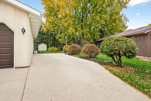 1332 LIBERTY COURT, Neenah, WI 54956