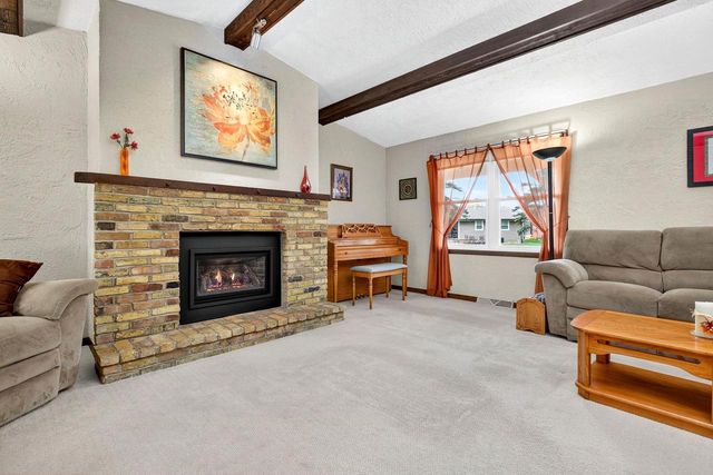 1332 LIBERTY COURT, Neenah, WI 54956