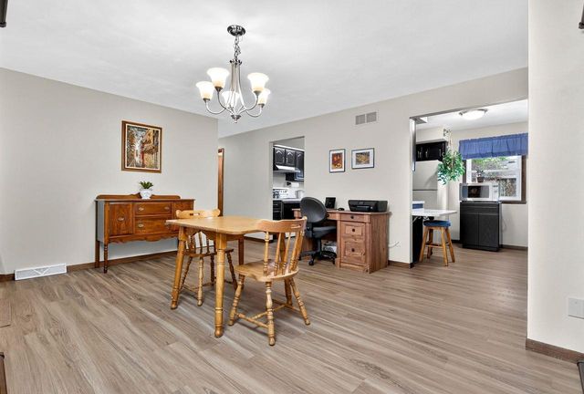 1332 LIBERTY COURT, Neenah, WI 54956