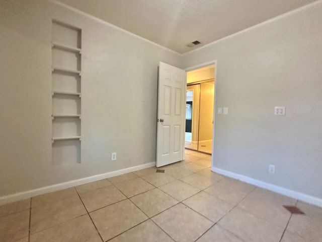 8221 E Foxfire Dr, Orangevale, CA 95662