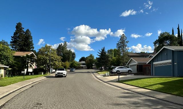 8221 E Foxfire Dr, Orangevale, CA 95662