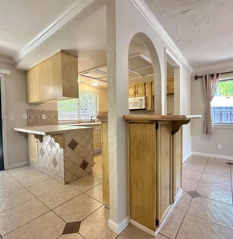8221 E Foxfire Dr, Orangevale, CA 95662