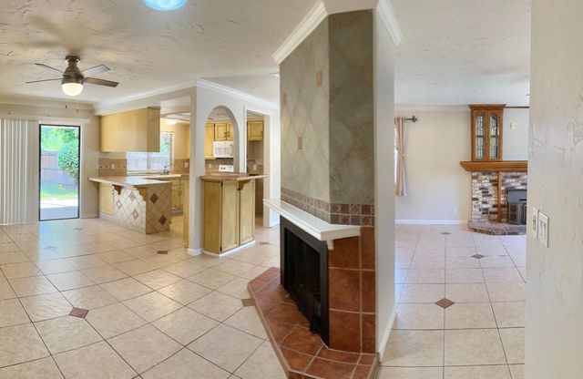 8221 E Foxfire Dr, Orangevale, CA 95662