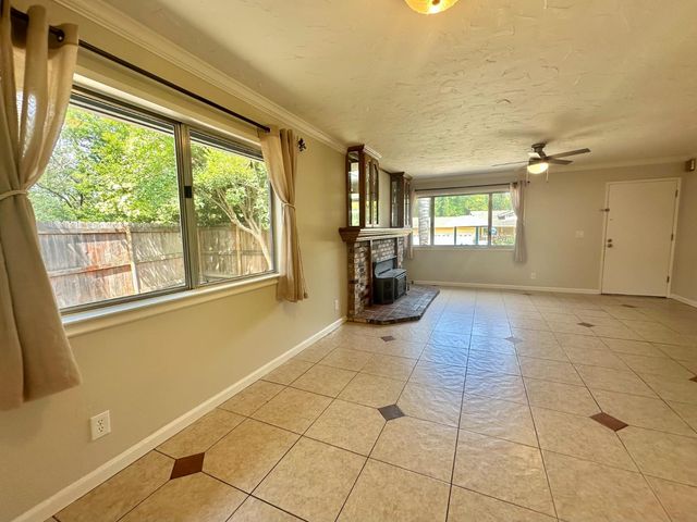 8221 E Foxfire Dr, Orangevale, CA 95662