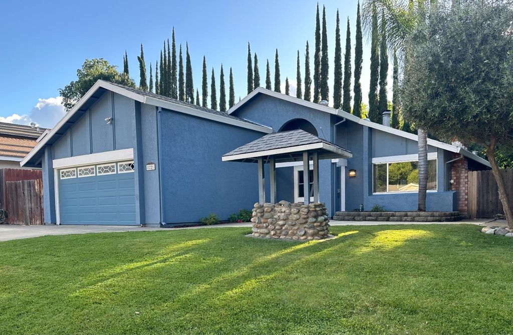 8221 E Foxfire Dr, Orangevale, CA 95662