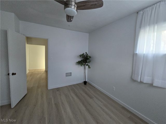 26 Bouquet Avenue, Youngstown, OH 44509