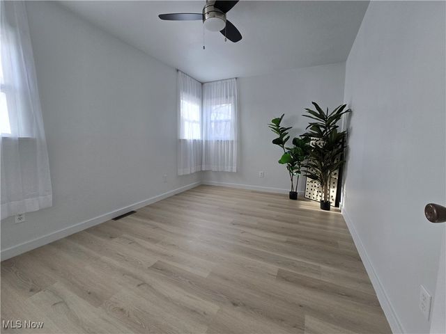 26 Bouquet Avenue, Youngstown, OH 44509