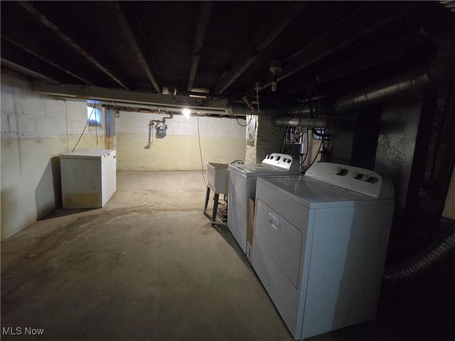 26 Bouquet Avenue, Youngstown, OH 44509