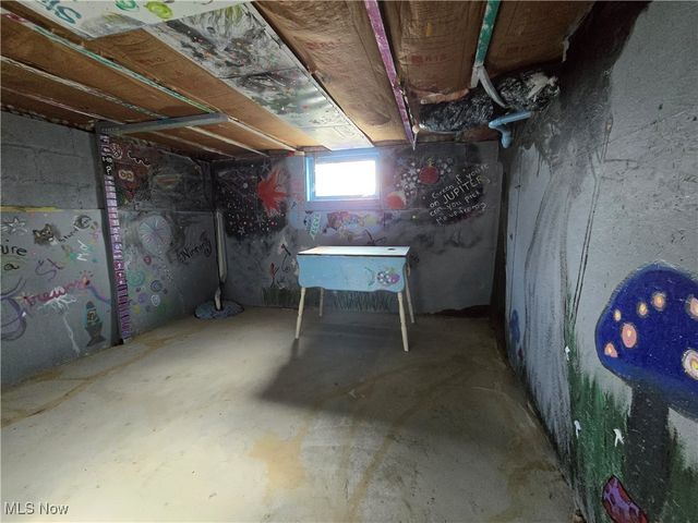 26 Bouquet Avenue, Youngstown, OH 44509