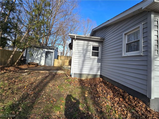 26 Bouquet Avenue, Youngstown, OH 44509