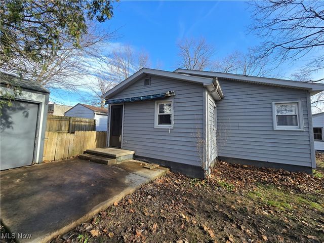 26 Bouquet Avenue, Youngstown, OH 44509
