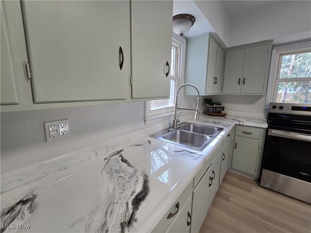 26 Bouquet Avenue, Youngstown, OH 44509