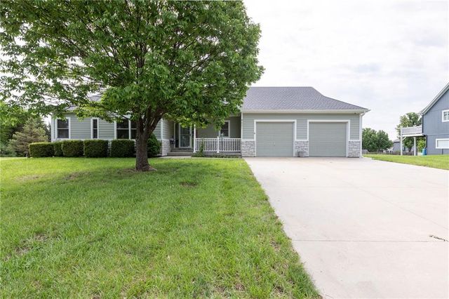8601 Timber Trails Drive, De Soto, KS 66018