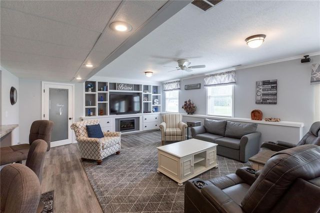 8601 Timber Trails Drive, De Soto, KS 66018