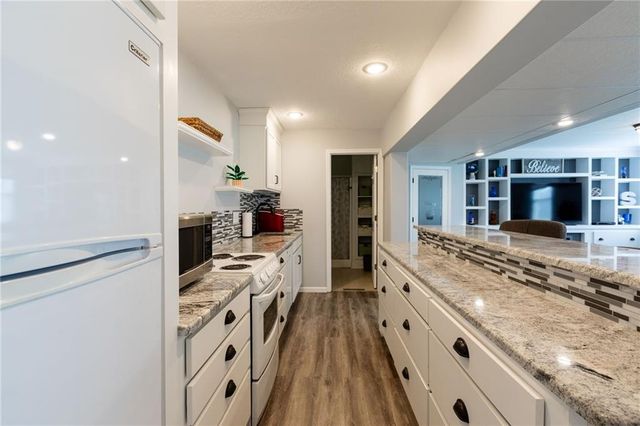 8601 Timber Trails Drive, De Soto, KS 66018