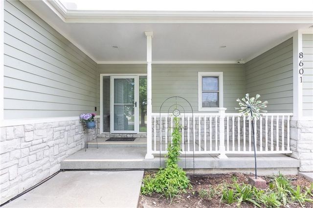 8601 Timber Trails Drive, De Soto, KS 66018