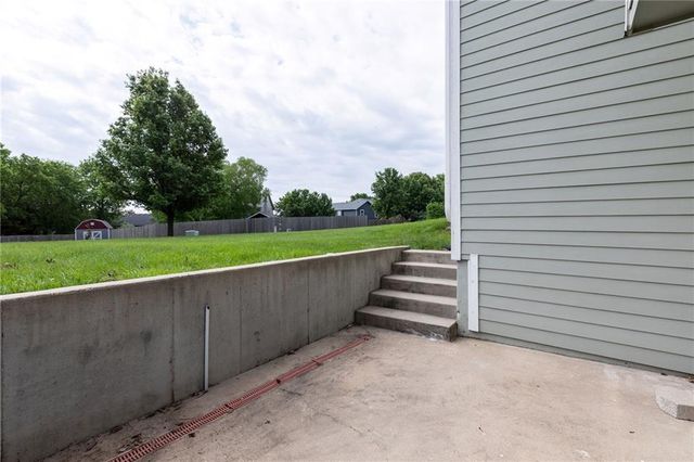 8601 Timber Trails Drive, De Soto, KS 66018