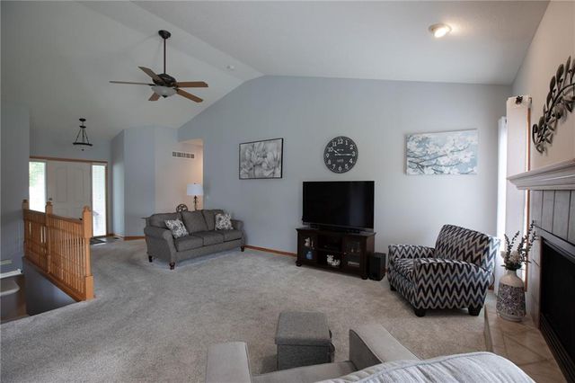 8601 Timber Trails Drive, De Soto, KS 66018