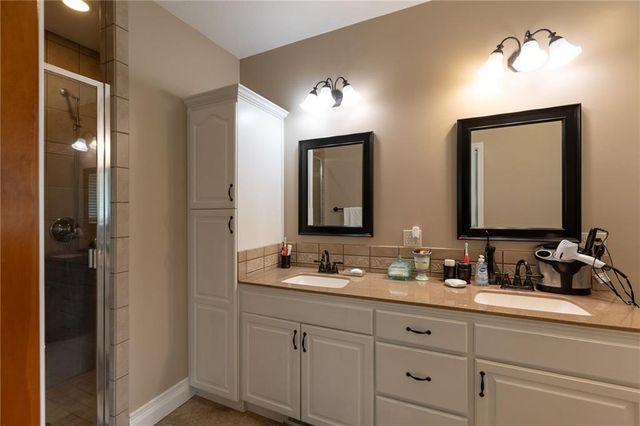 8601 Timber Trails Drive, De Soto, KS 66018