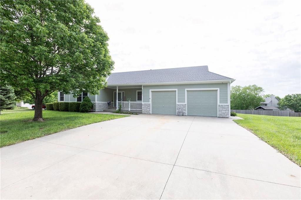 8601 Timber Trails Drive, De Soto, KS 66018
