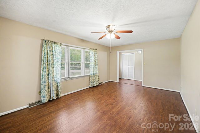 1300 Briarcliff Road, Shelby, NC 28152